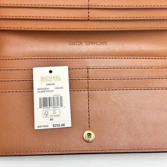 Michael Kors Carson Large Crocodile Embossed Wallet Luggage - Picture 13 of 13